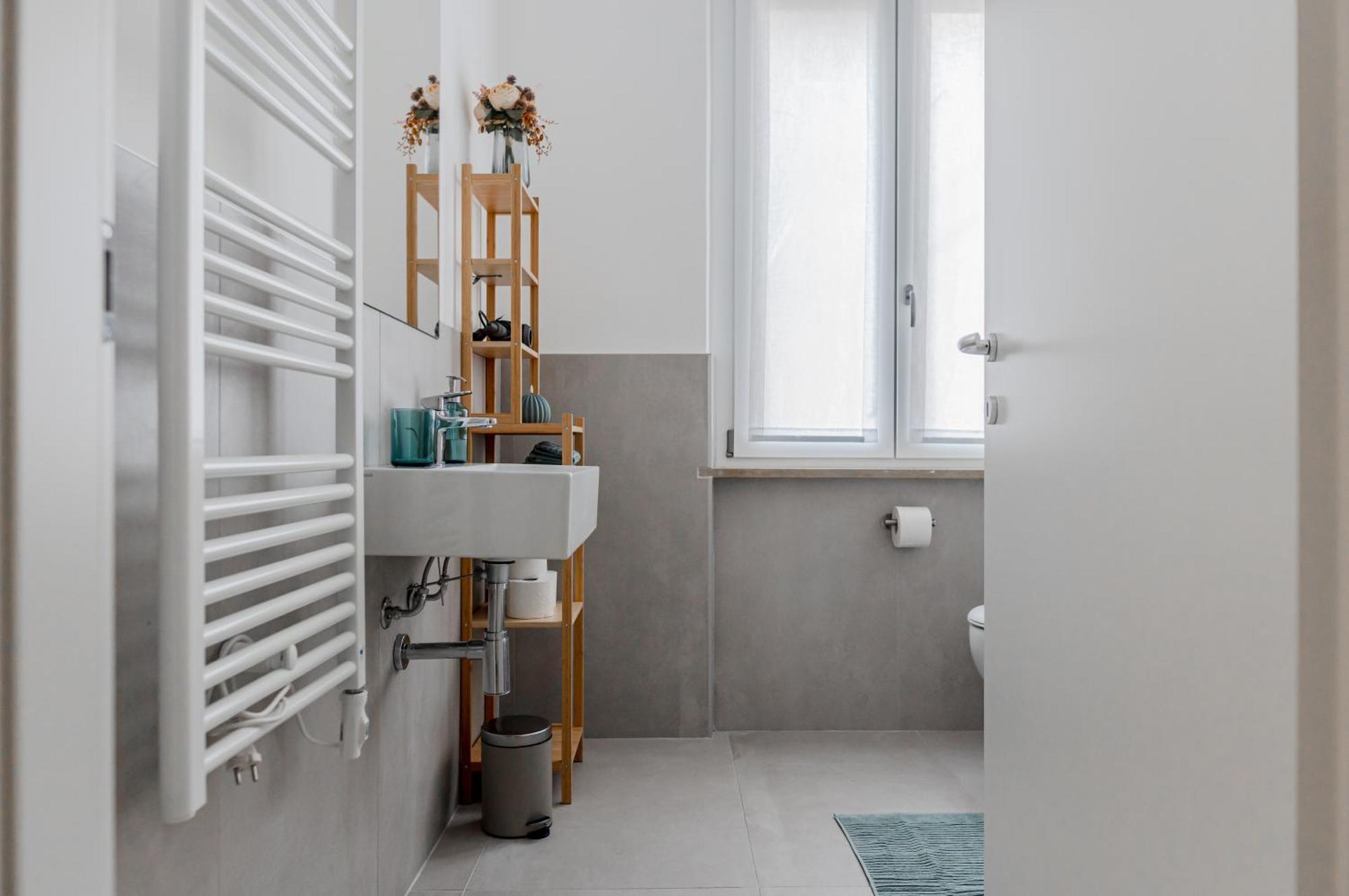 Apartment Lungo Adige Bright Near Borgo Trento Hospital!